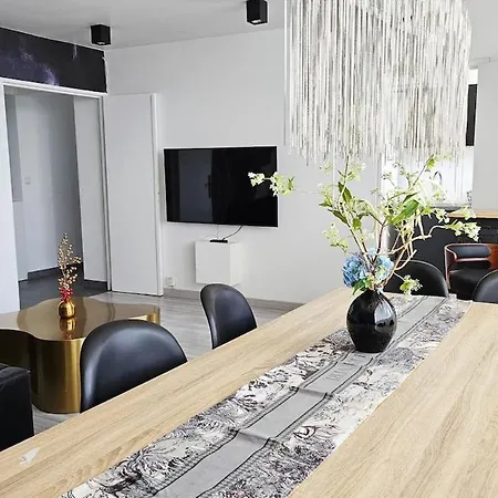 Big For 10p Parking Free Close Station Metro Parigi