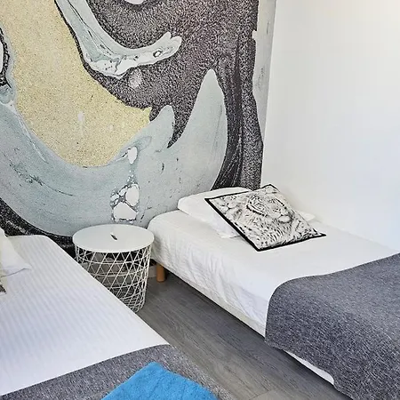 Big For 10p Parking Free Close Station Metro * Parigi